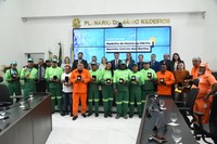 Câmara de Parnamirim homenageia profissionais da limpeza urbana com Medalha de Honra ao Mérito