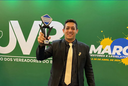 Vereador Thiago Fernandes recebe troféu nacional por projeto social no município